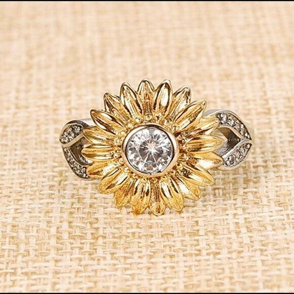 white & gold sunflower ring - Picture 6 of 6